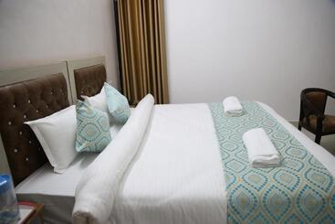 Yog Tapovan   Hotel & Restaurant 1 Km From Ram Jhula