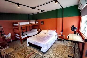 تختخواب و صبحانه La Bonita Guesthouse