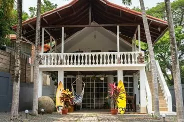 Retkeilymaja Mai Ke Kai Surf House