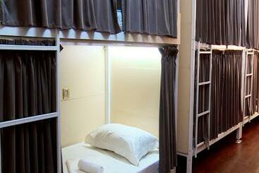 هتل کپسول Orom Hostel