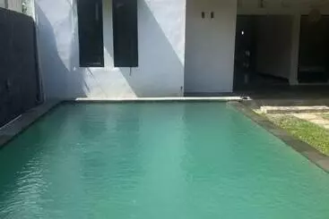 Pensjonat Nomad Tropical Hostel Canggu
