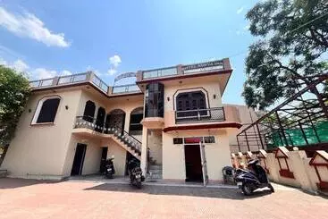 Otel Oyo Flagship Maha Maya Inn Home Stay
