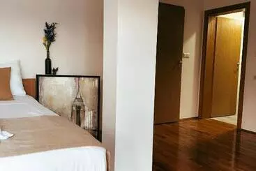 Magnus Aparthotel   Free Parking
