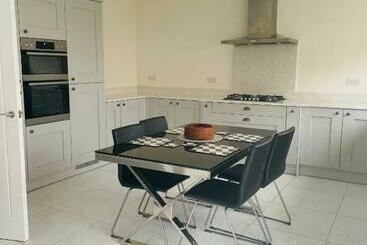 Bed and Breakfast Robins Nest Guest House