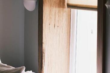 Hotelli Guesthouse By Good Neighbor