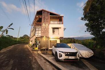 Aamiaismajoitus (B&B) Taman Dari Villa