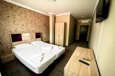 Hotelli Pensiunea Cristal