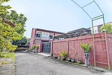 Hotel Oyo 92736 Bougenville Rover