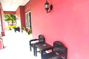 בית מלון כפרי Oyo 92775 Wisma Phinisi Syariah