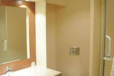 هتل Au Parc Des Cigognes