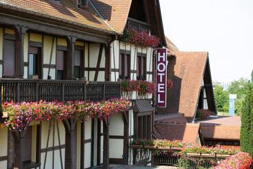 Отель Au Parc Des Cigognes