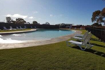 هتل Big4 Stuart Range Outback Resort