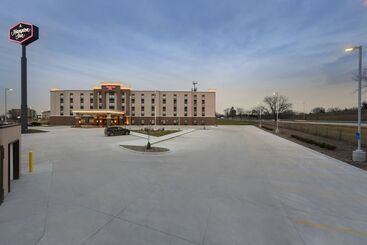 هتل Hampton Inn Lincoln Airport