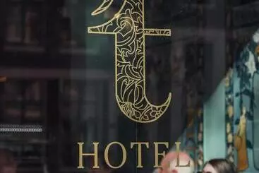 ホテル T