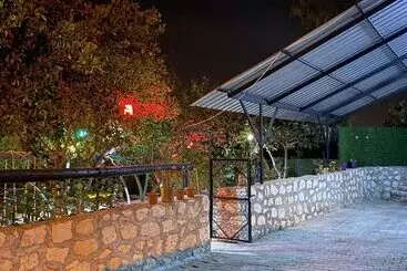 هتل آپارتمان Artemis Deluxe Apart