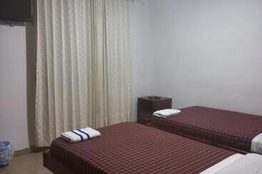 בית מלון כפרי Plaza 6