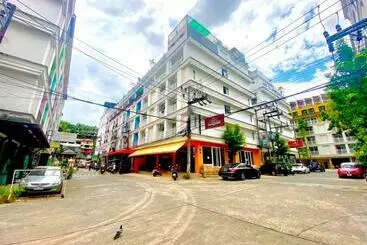 Hostel One World One Home Patong 2