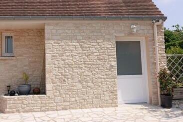 تختخواب و صبحانه Pierre De Lune