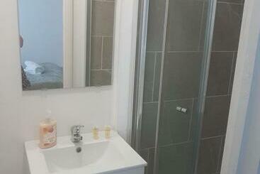 Капсульный Oтель The Broadway Rooms