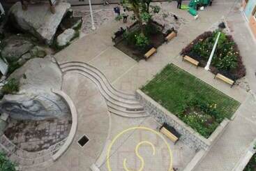 Pensione Quechuas House Hostal & Coffee