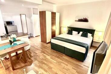 آپارتمان‌های توریست‌ها Home Sweet Apartments | Contactless Check In