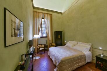 Hotel Torre Dei Lari Residenza D Epoca