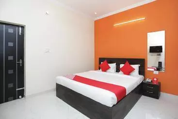 Hotel O Greenview Inn Near Munshi Pulia Metro Station