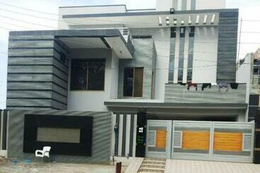 Continental Girls Hostel Ucp