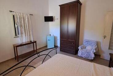 بنسيون B&b Li Salcuneddi