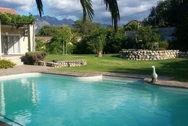 مبيت وإفطار African Tulip Guesthouse