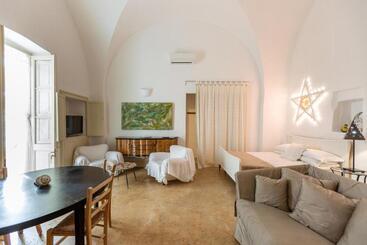 דירות לתיירים Dimora Santi Mancuso By Barbarhouse