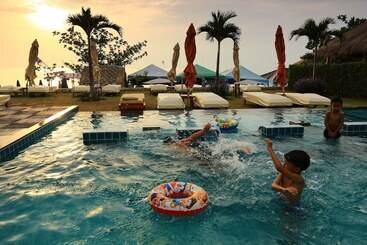 هتل Sanae Beach Huahin