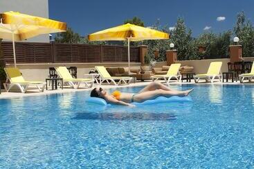 فندق Asmira Royal