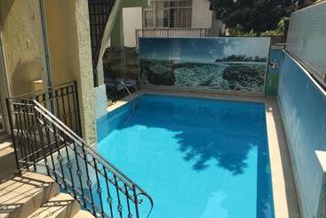 مُتل Arslanturk Ada Butik