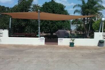 Мотель Avocado Motor Inn