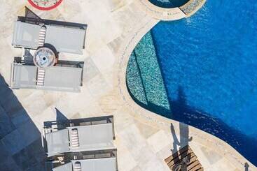 Hotel Cliffside Luxury Inn