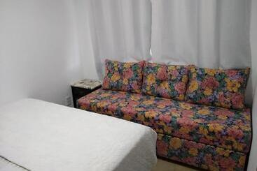 Hostel Dina & Suítes