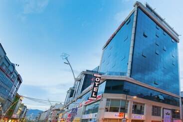 בית מלון כפרי Cavusoglu Tower