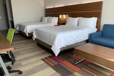 Otel Holiday Inn Express & Suites Moore, An Ihg