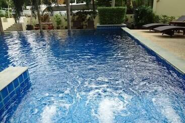 Hotel Paddy S Palms Resort