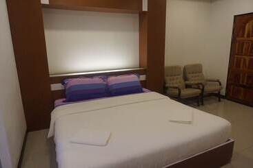 هتل The Lion Residence