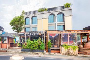 Отель Pine House