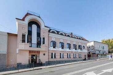 Regina Hotel On Universitetskaya