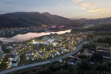 Homm Huzhou Xisai Shan