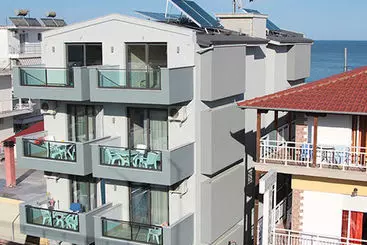 Aparthotel Alarzo Rooms
