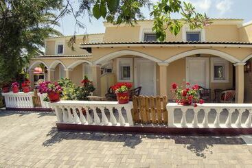 آپارتمان‌های توریست‌ها Eleni Family Apartments