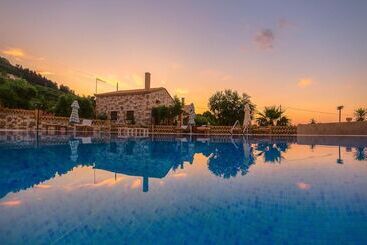 דירות לתיירים Joanna's Stone Villas