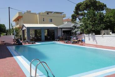 Aparthotel Platoni Elite