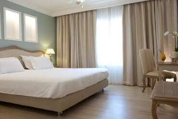 Royal Nidri Hotel & Apartments