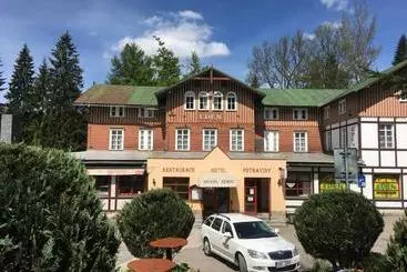 هتل Hostel Eden